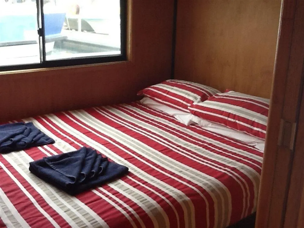 *** Hotel Boyds Bay Houseboat Holidays Tweed Heads Australia